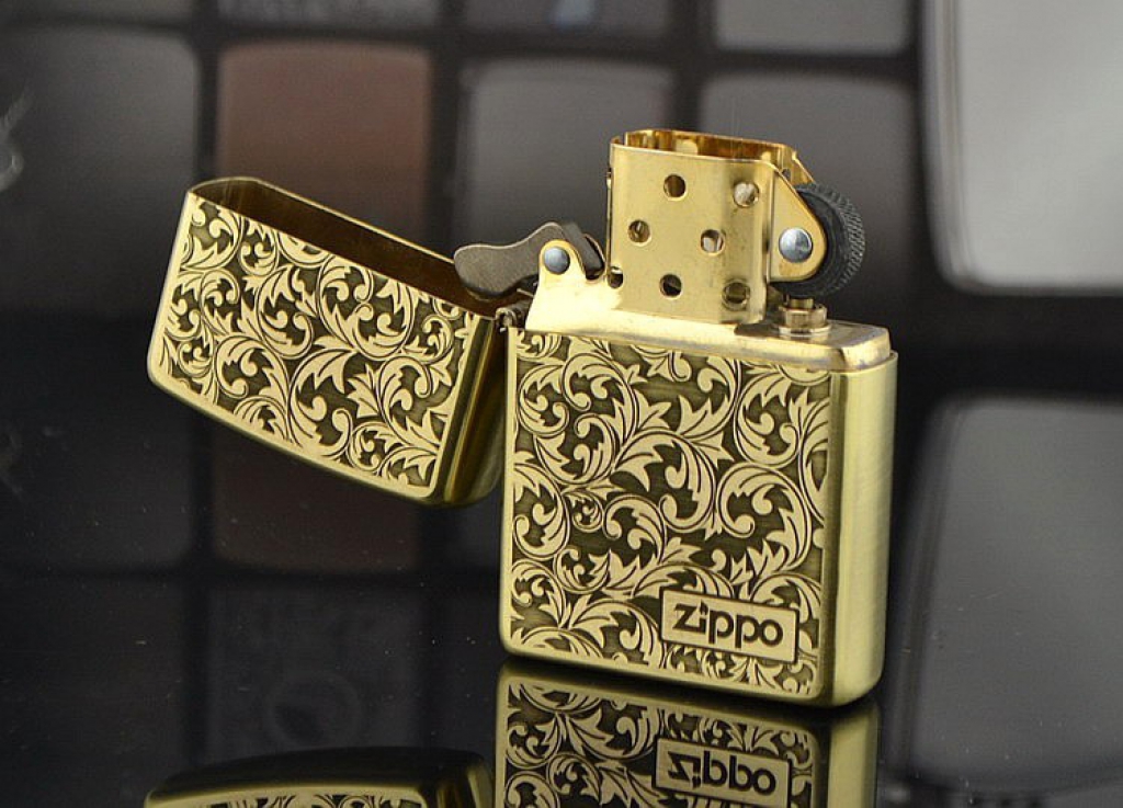 Zippo Chính Hãng Đồng Bóng Khắc Họa Tiêt Hoa Văn Ý