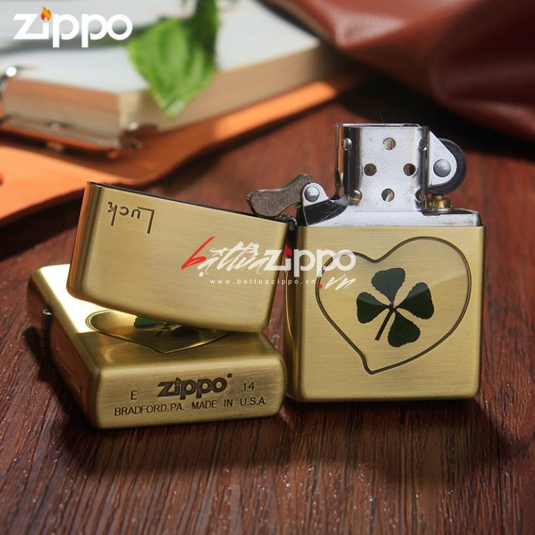 Bật lửa zippo đồng khắc cỏ bốn lá