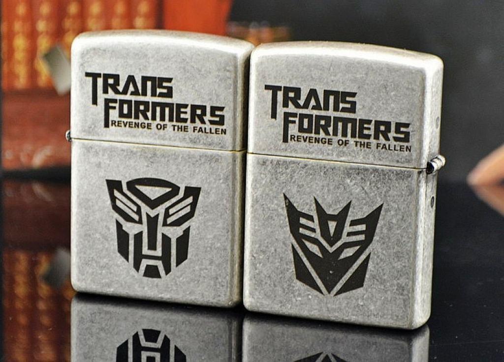 Bật lửa Zippo bạc cổ khắc hình Transformers