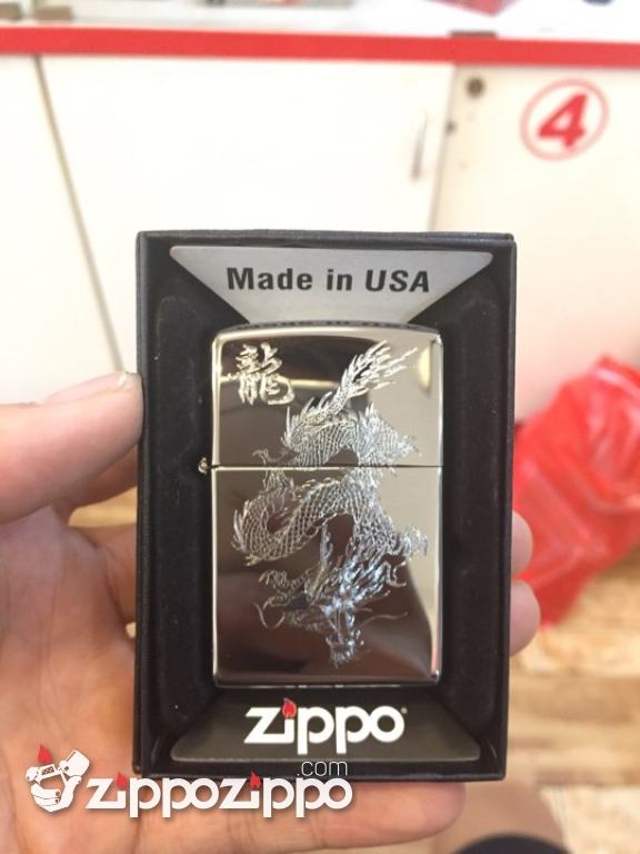 Bật lửa zippo khắc rồng quấn mầu bạc