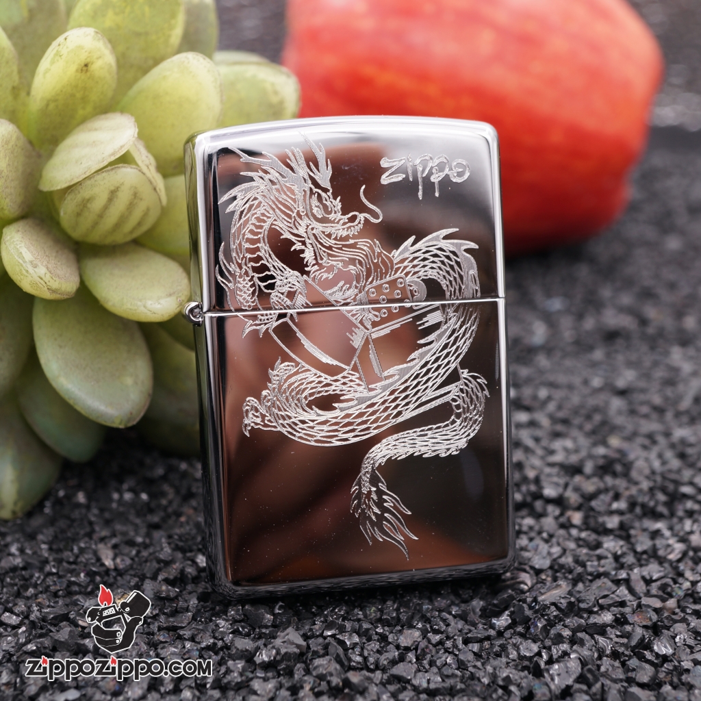 Zippo khắc rồng mầu bạc