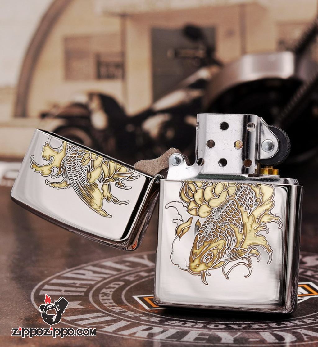 Zippo Chính Hãng Khắc Hình Cá Rồng Bên Hoa Sen Bản Choerm