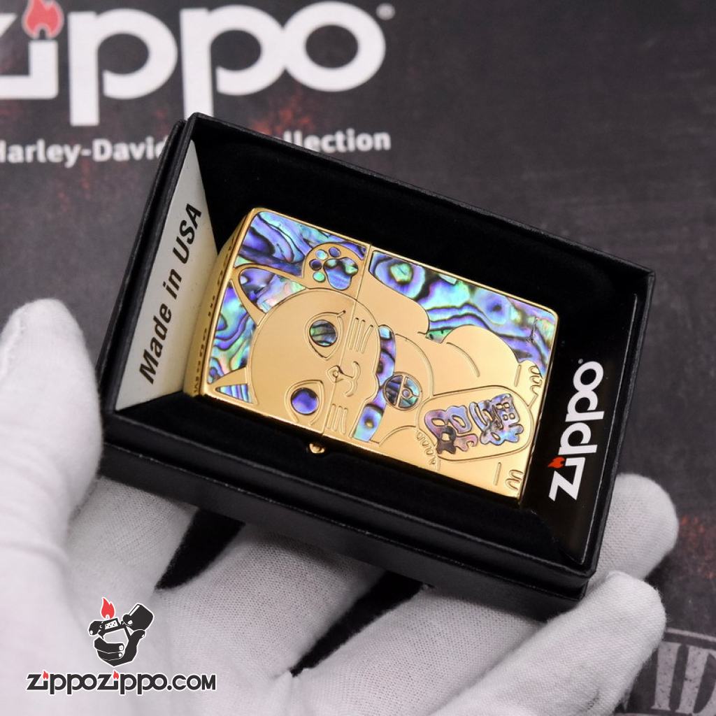 Bật Lửa Zippo Khắc Hình Chú Mèo Thần Tài May Mắn Khảm Trai vàng