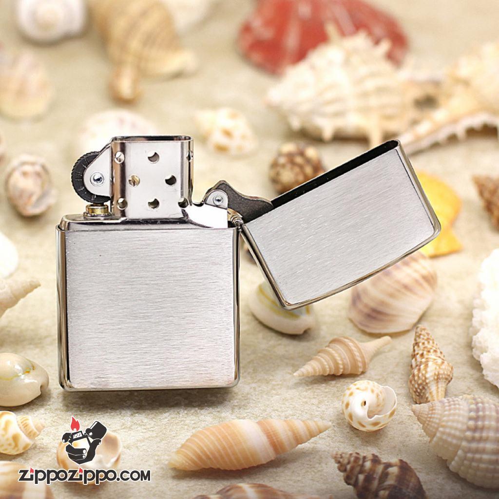 Bật Lửa Zippo Ốp Hình Hộp Sọ Tay