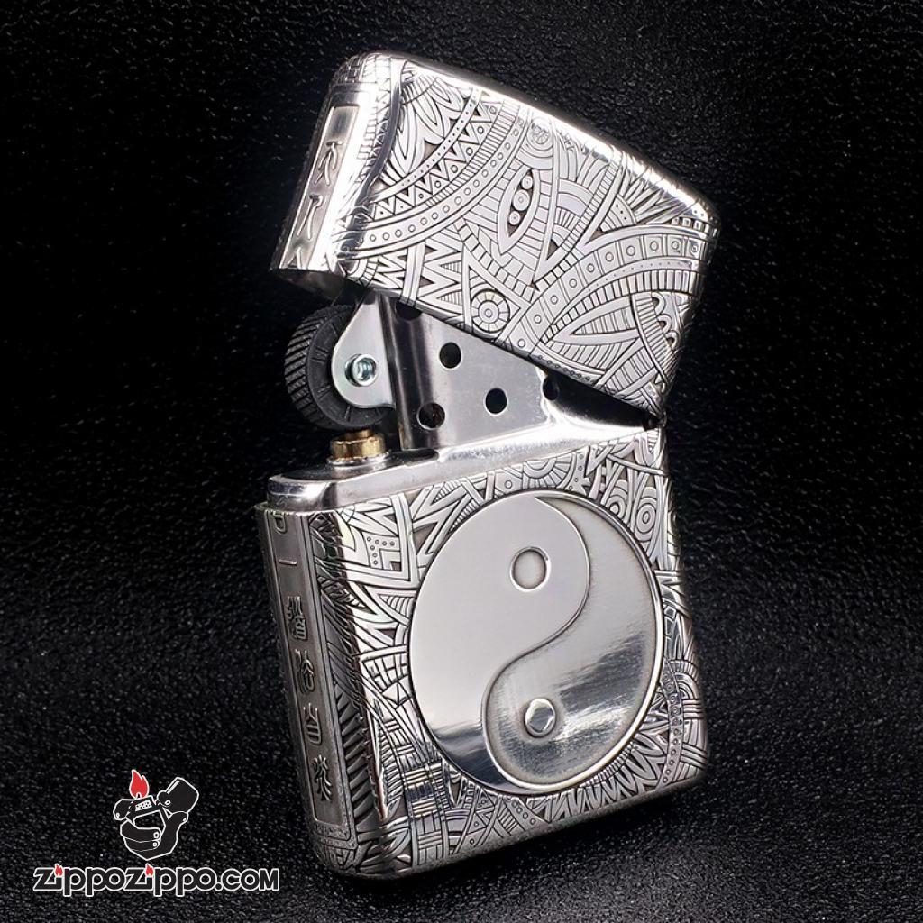 Bật Lửa Zippo Bạc Nguyên Khối Cao Cấp Khắc Hoa Văn Bát Quái Vỏ Dầy Bản Armor