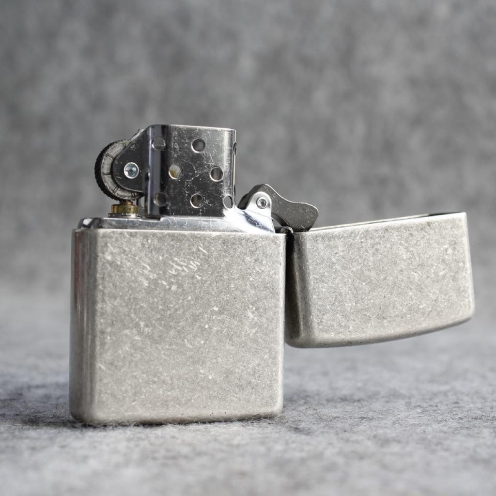 Bật Lửa Zippo Chính Hãng Khắc Tướng MacARTHUR Mạ Antique Silver