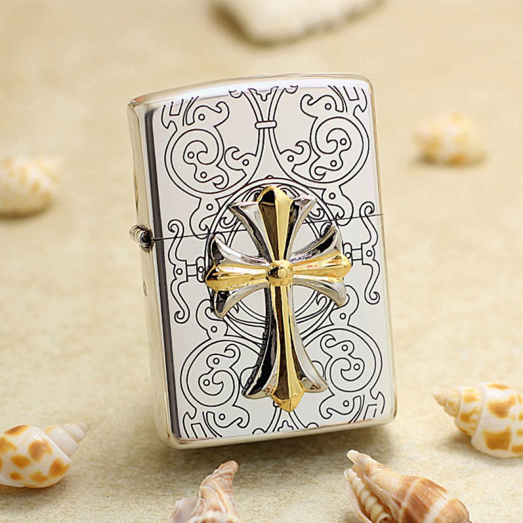 Bật lửa Zippo Mạ Vàng Trắng Ốp Thánh Giá Bọc Vàng