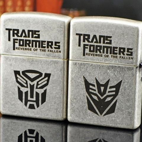 Bật lửa Zippo bạc cổ khắc hình Transformers