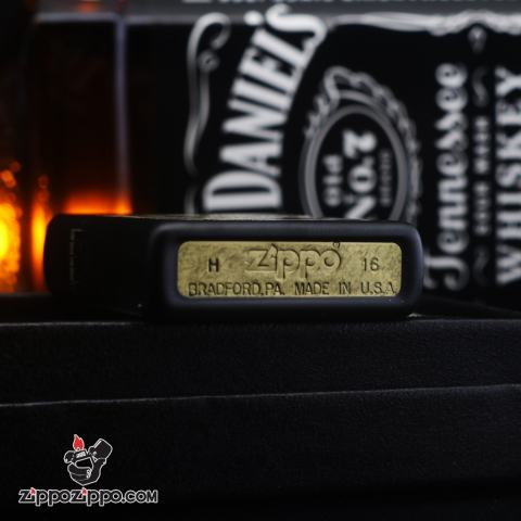 Bật Lửa Zippo Đen Sần Khắc Viên Đạn