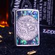 Bật Lửa Zippo Khắc Hình cá Uốn Tròn Dưới Nước Xung Quanh Khảm Trai Màu Bạc