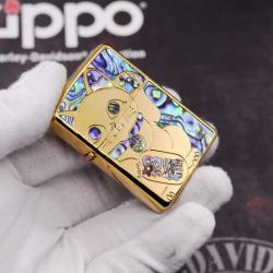 Bật Lửa Zippo Khắc Hình Chú Mèo Thần Tài May Mắn Khảm Trai vàng - Mã SP: ZPC2480