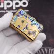 Bật Lửa Zippo Khắc Hình Chú Mèo Thần Tài May Mắn Khảm Trai vàng