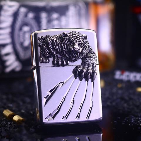 Bật Lửa Zippo Khắc Móng Vuốt Hổ Bạc Đánh Dấu Hổ Xuống Núi