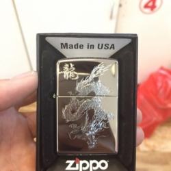 Bật lửa zippo khắc rồng quấn mầu bạc - Mã SP: ZPC1679