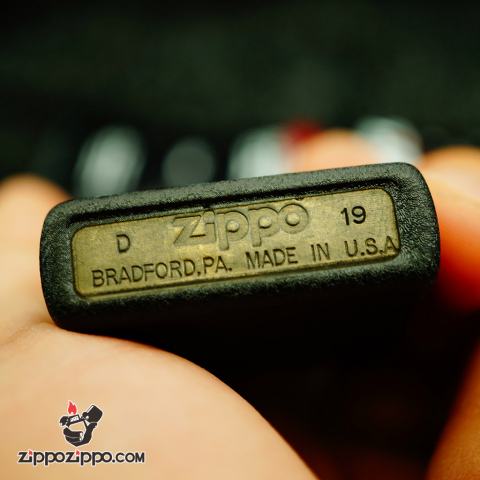 Bật Lửa Zippo Phiên Bản Màu Đen Nứt Khắc Logo U.S NAVY