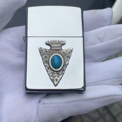 Zippo bạc bóng hình mũi tên đính đá ngọc lam - Mã SP: ZPC3053