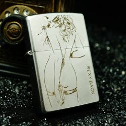 Zippo bạc khắc hình cô gái sexy - Mã SP: ZPC2332