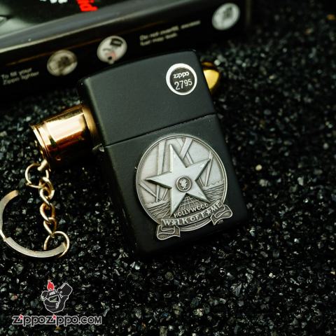 Zippo Cổ Sơn Đen Gắn Huy Hiệu Con Phố Danh Vọng Hollywood Năm 2000